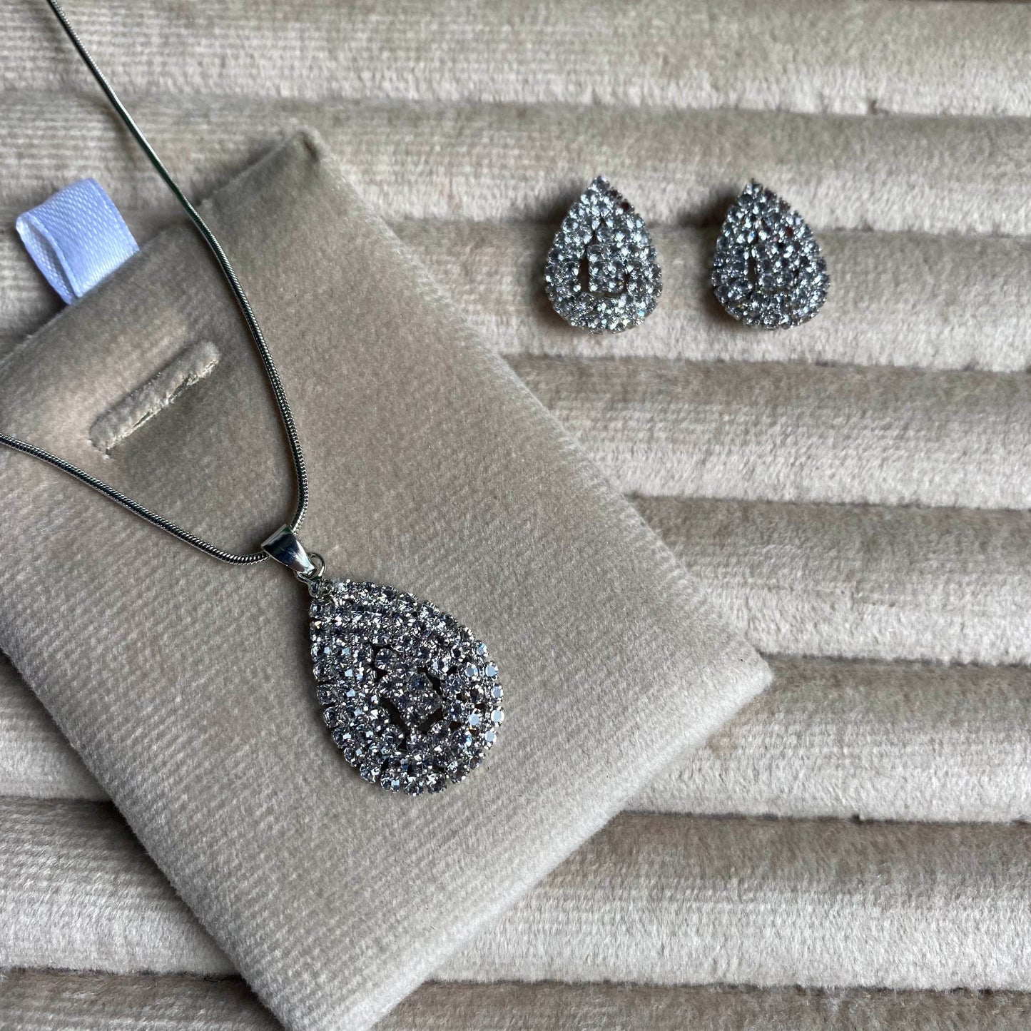 Elegant Silver Crystal Teardrop Necklace Earrings Set