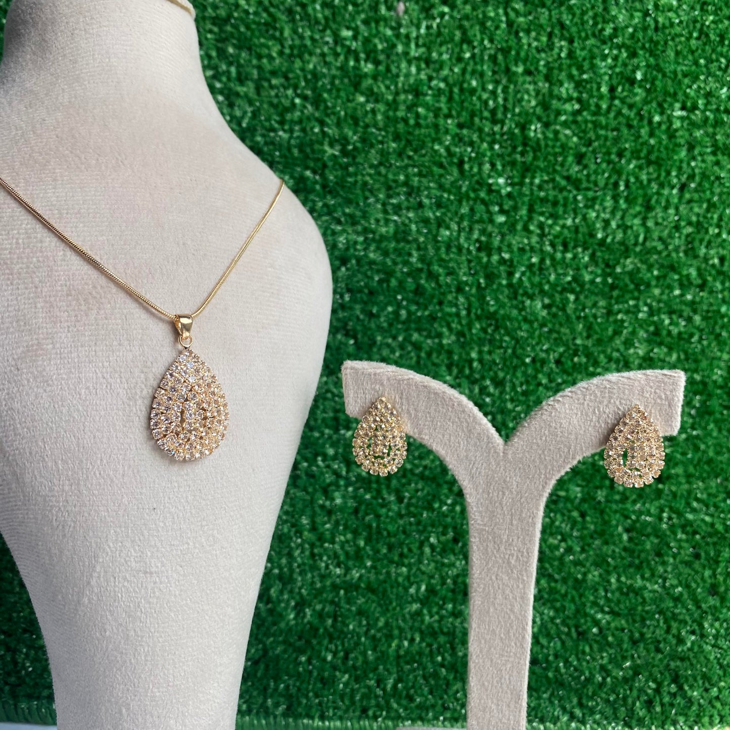 Zircon Teardrop Pendant Necklace And Earrings Set