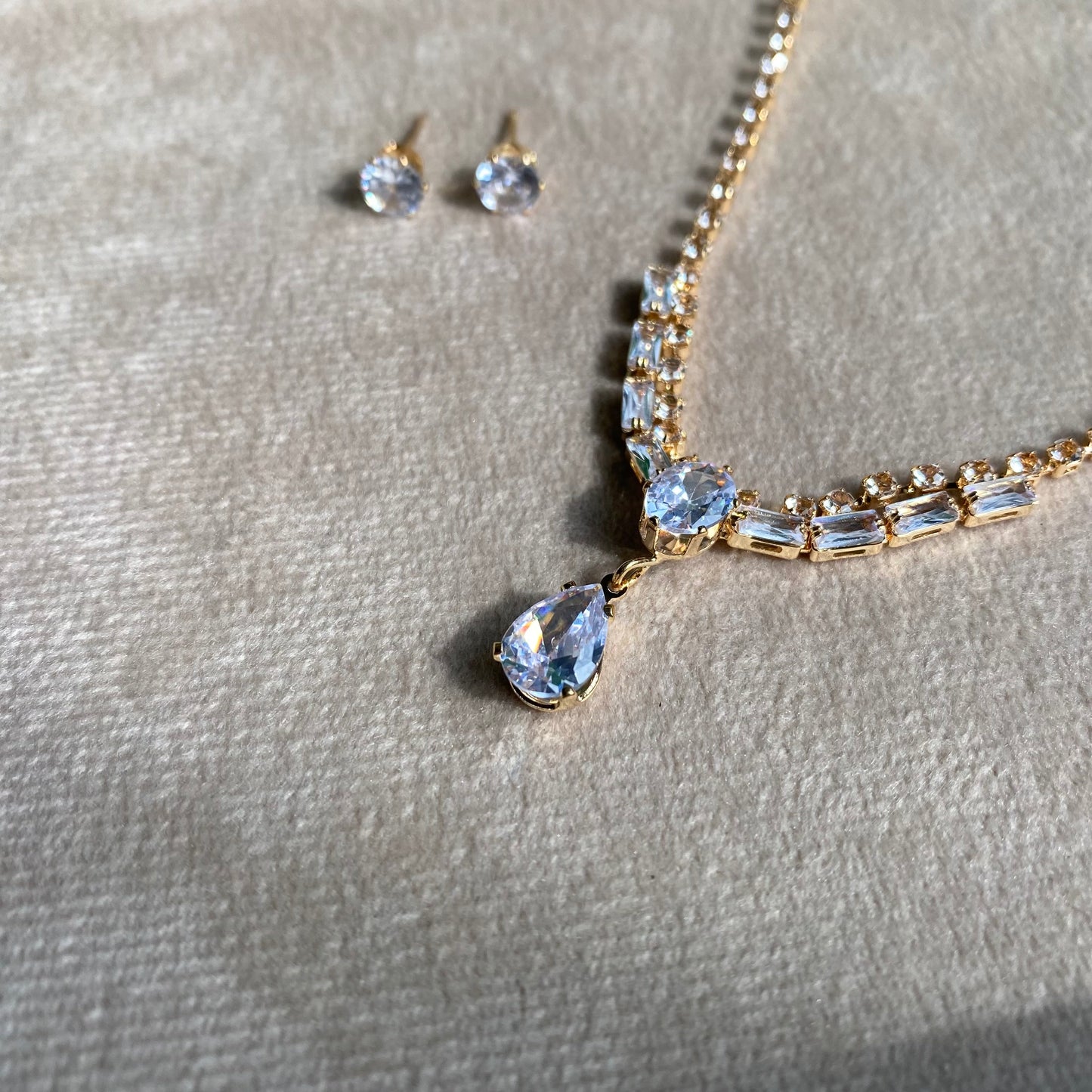 Luxury Crystal Floral Crystal Halo Pendant Jewelry Set
